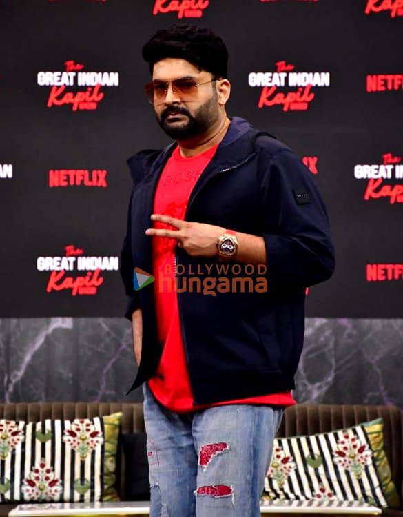 https://upload.wikimedia.org/wikipedia/commons/3/33/The-great-Indian-Kapil-show-press-conference-10.jpg
